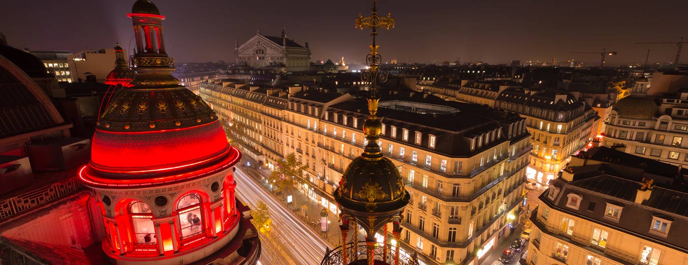 En los alrededores del hotel del barrio de l'Opéra, la vida parisina hechiza a todos sus viandantes.