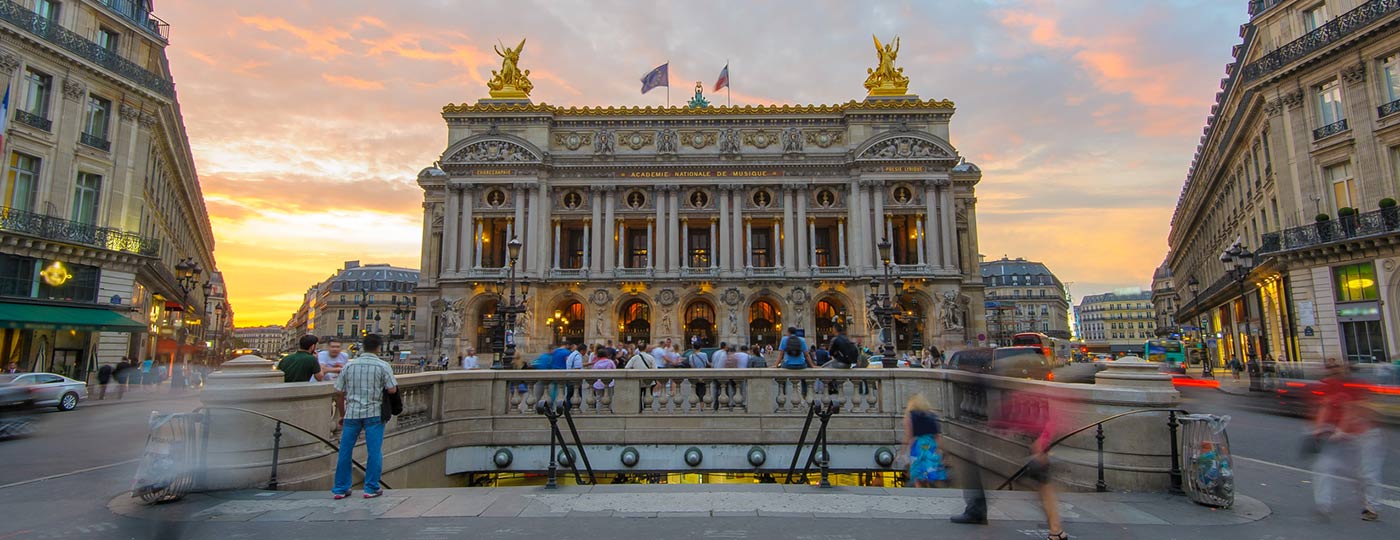 Eat out in an extraordinary setting near the Opéra