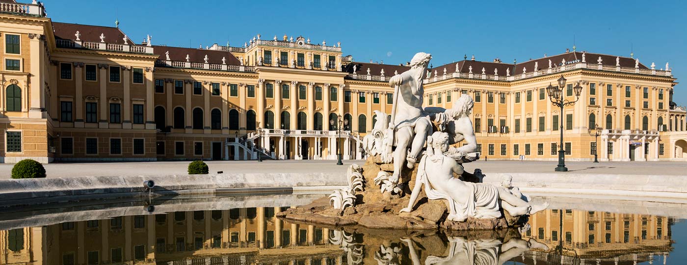 Castello di Schönbrunn: architettura barocca a Vienna.